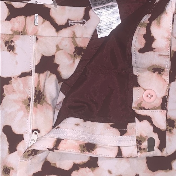 BANANA REPUBLIC — floral print shorts - Picture 4 of 4